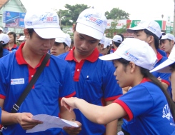 250 thanh niên tình nguyện ra quân "Tiếp sức mùa thi" năm 2011